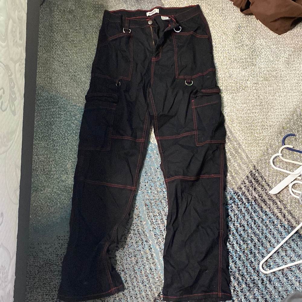 Hot topic, stretchy jeans
